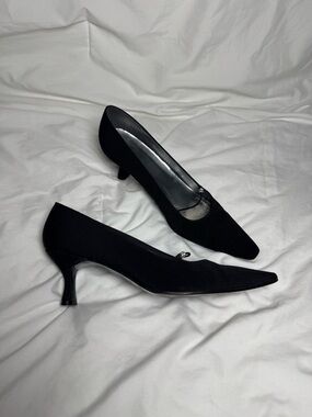 Vintage Designer Stuart Weitzman Black Pointed Kitten Heel Pumps